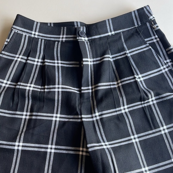 Forever 21 Pleat Front Black & White Plaid Pants - Picture 2 of 10